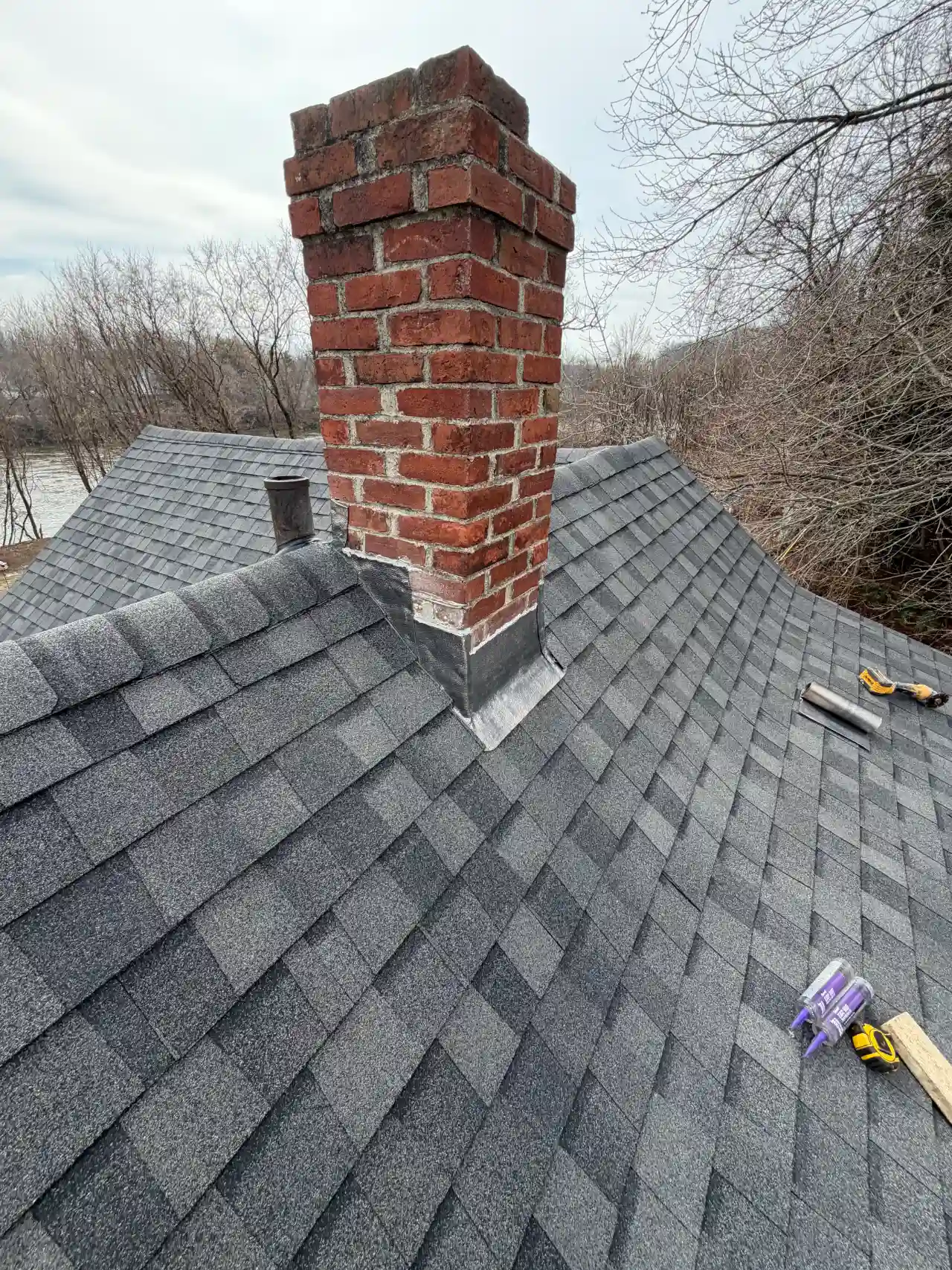 New metal roof with a long lifespan on a home